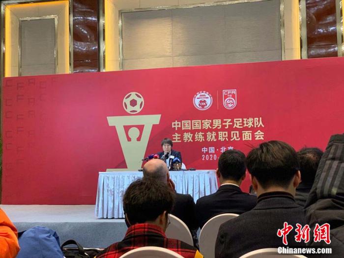 国足新帅李铁盛赞武磊五大联赛表现，称其为中