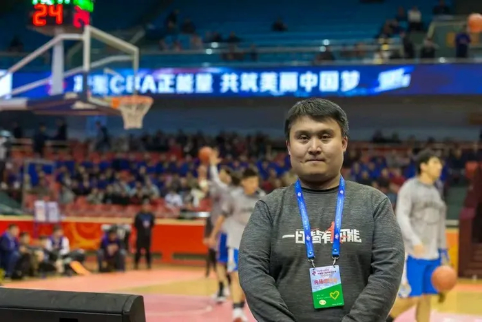 六年坚守，志愿者裴超越成为山东男篮不可或缺
