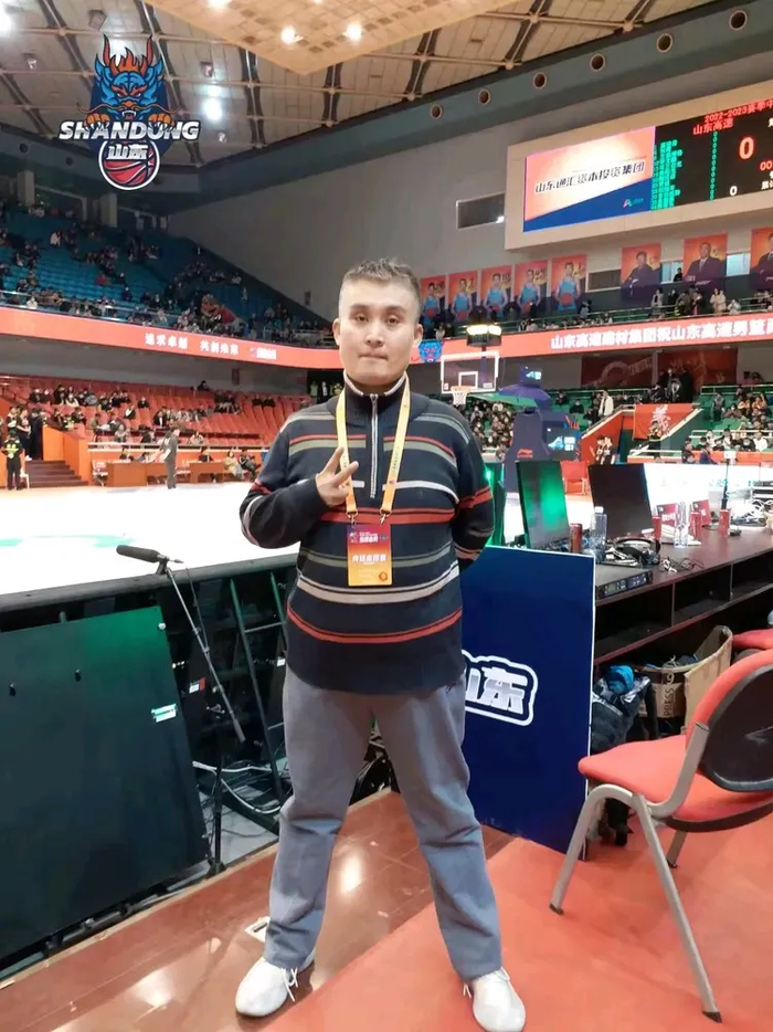 六年坚守，志愿者裴超越成为山东男篮不可或缺