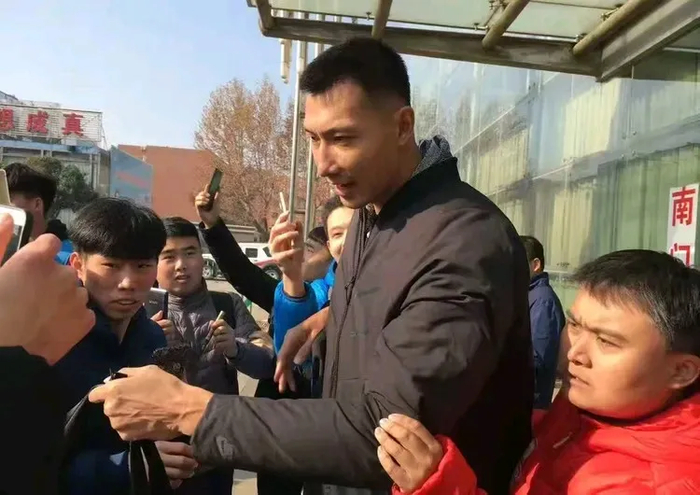 六年坚守，志愿者裴超越成为山东男篮不可或缺