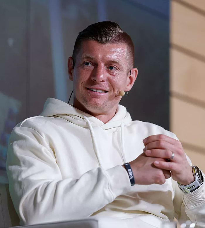 克罗斯宣布退役：健康考量与双冠王告别完美谢