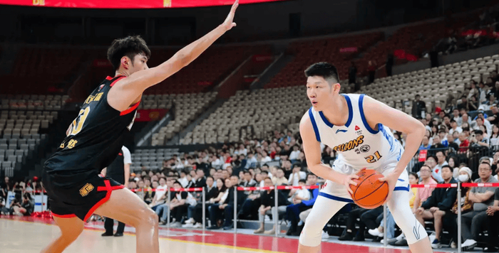 深圳男篮大胜广厦 王浩然砍32分暴露卫冕短板