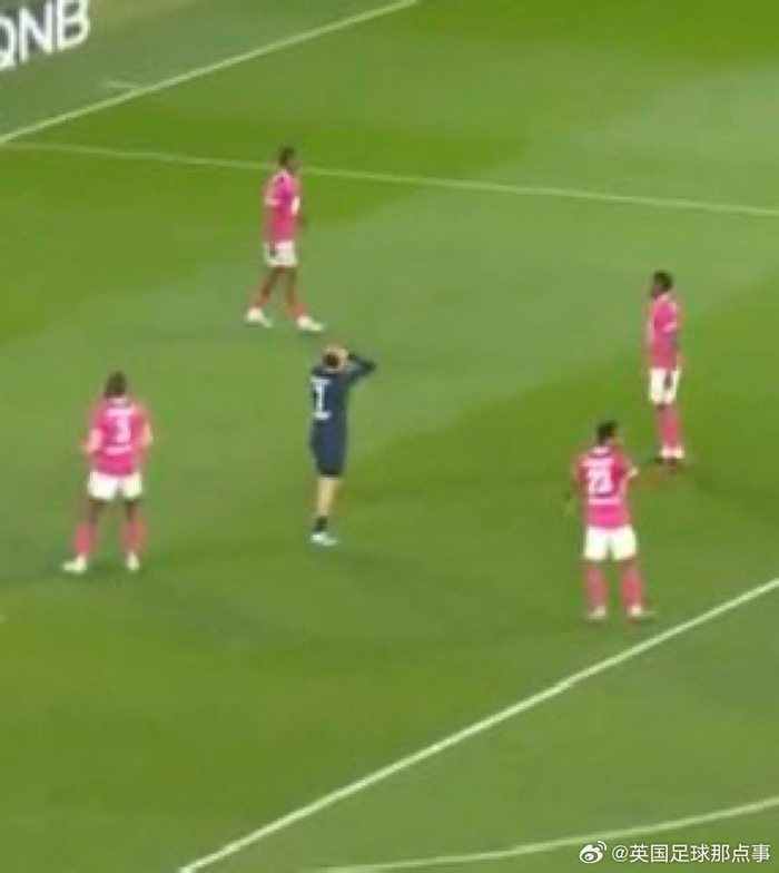 登贝莱外脚背撩射破门 巴黎圣日尔曼3比1图卢兹