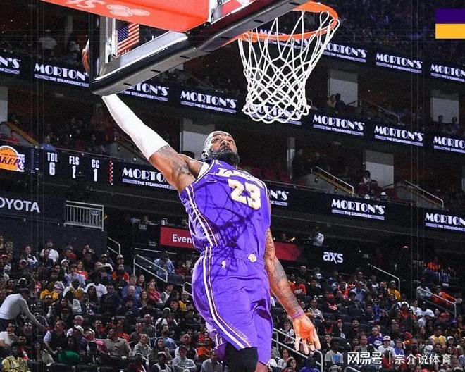 詹姆斯高效砍30分双杀火箭