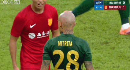 浙江外援米特里策染红引争议，重庆队或申诉首