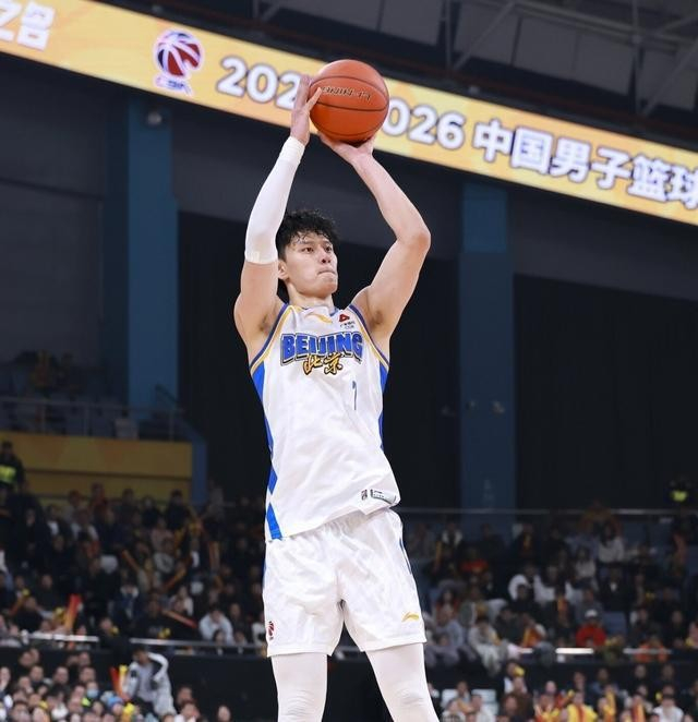 北京男篮客场力克山东 阵容渐趋完整冲击季后赛